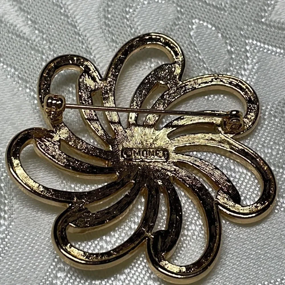 Vintage Monet gold tone classic radial design brooch pin